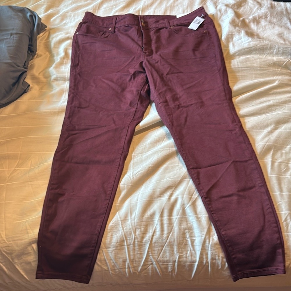 Maurice’s NWT Burgundy High Rise 16w regular length Jeggings